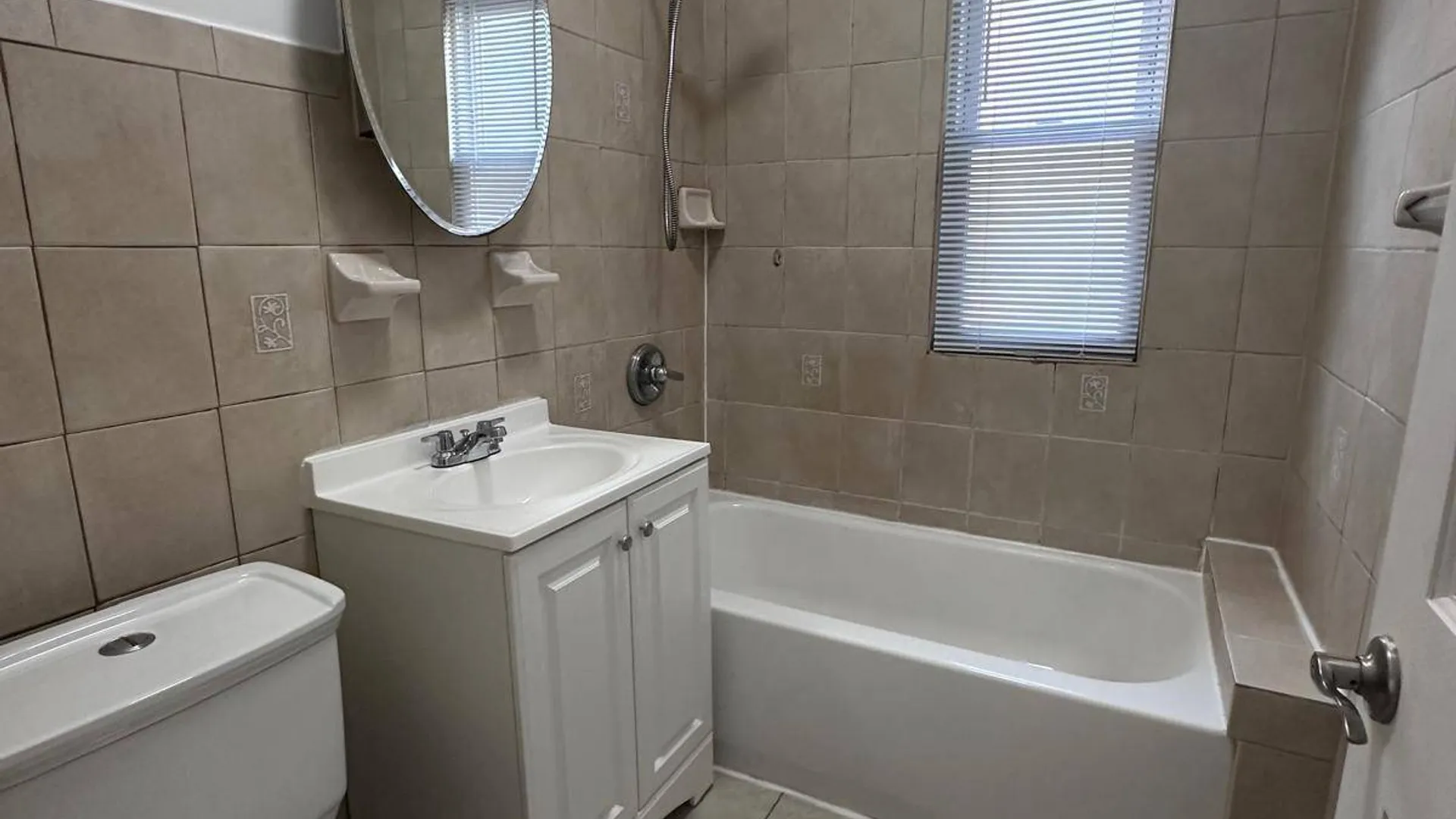 Property at 4222 Carpenter Ave, Bronx, NY 10466 25