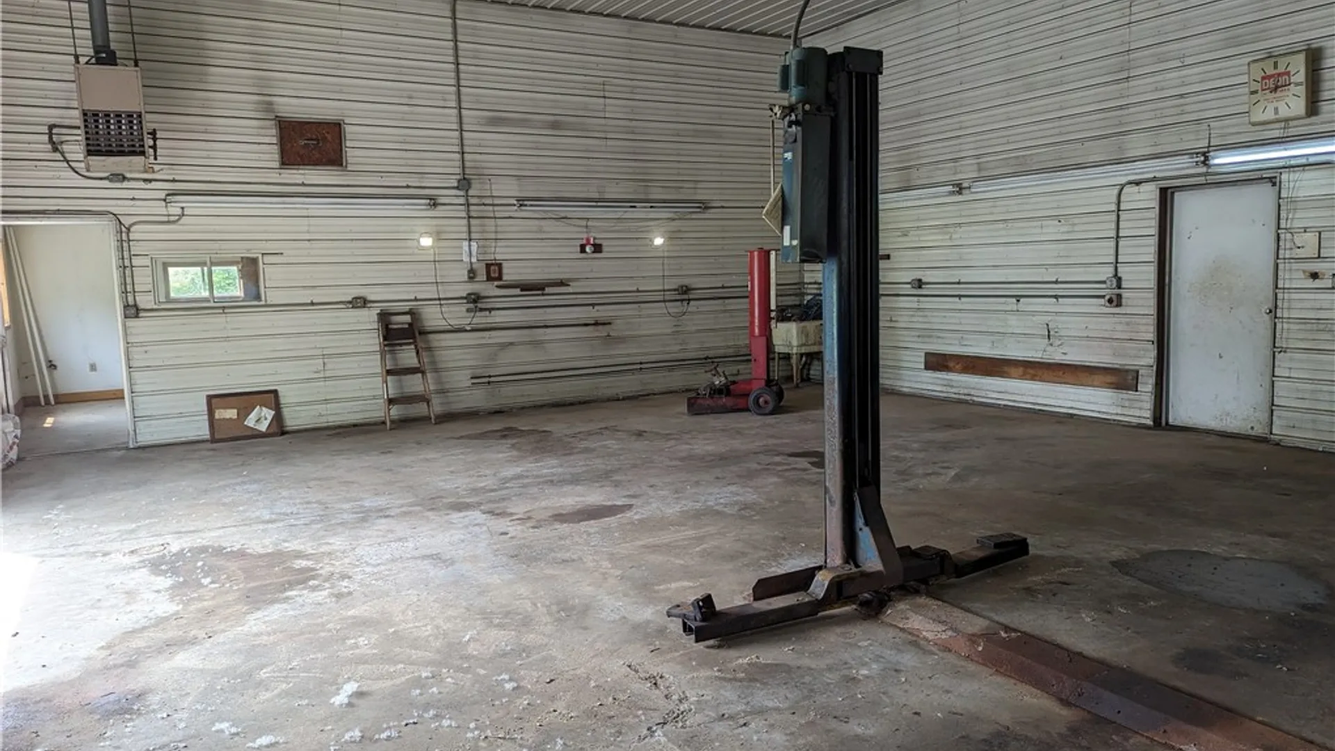 Property at 1576 Ridge Road, Webster, NY 14580 4