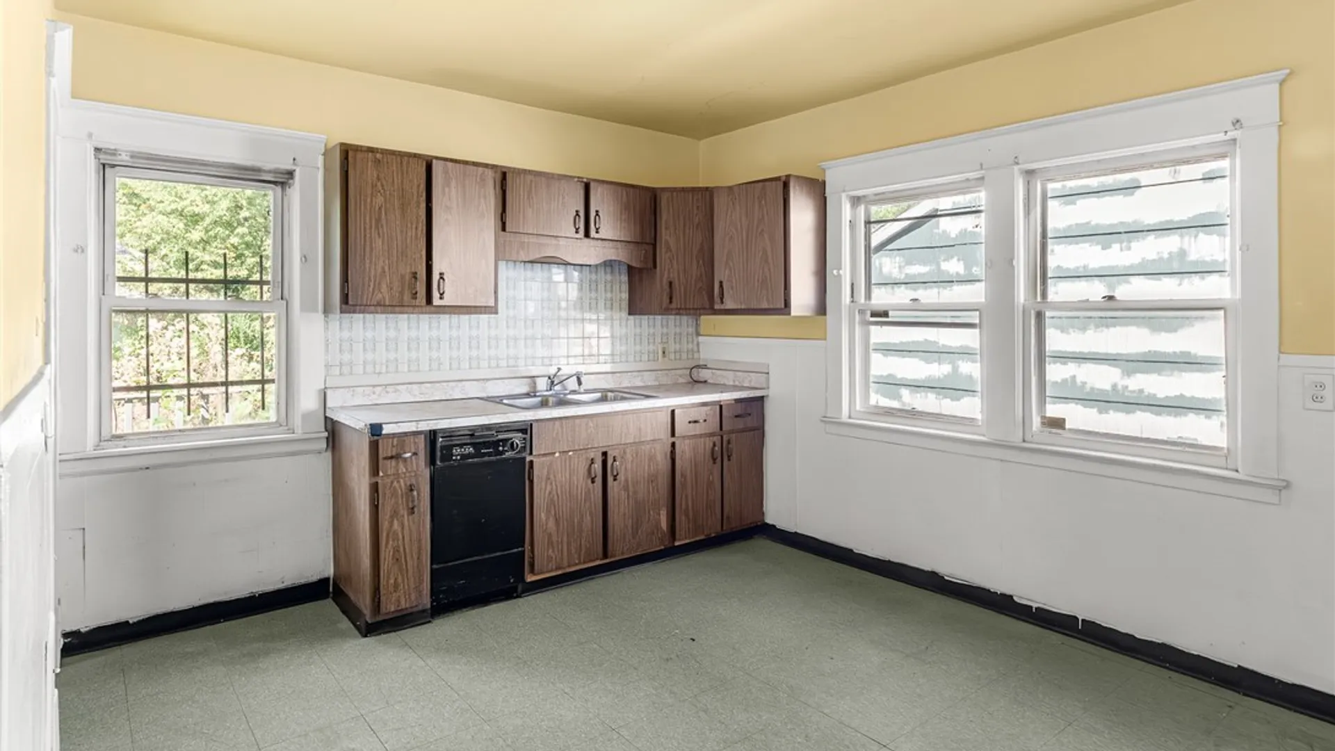 Property at 32 Schuele Avenue, Buffalo, NY 14215 13