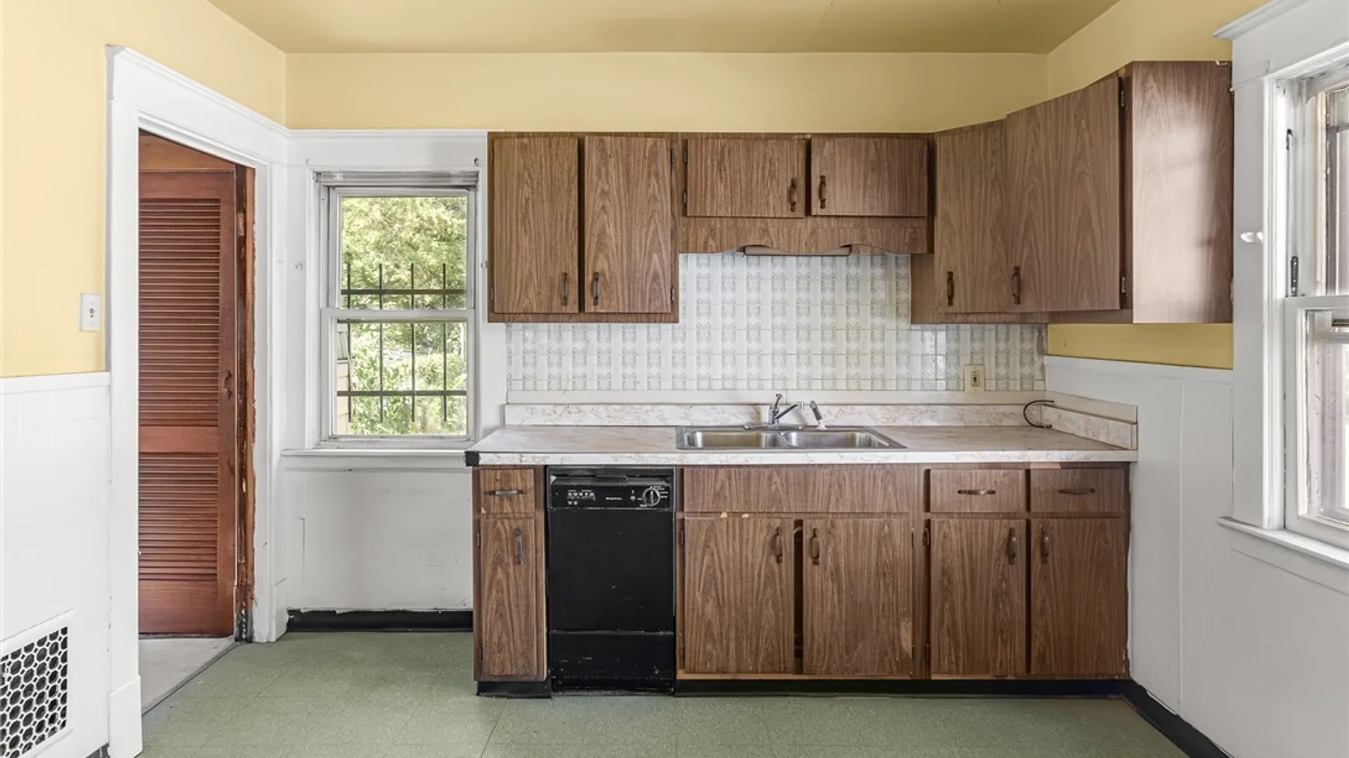 Property at 32 Schuele Avenue, Buffalo, NY 14215 14