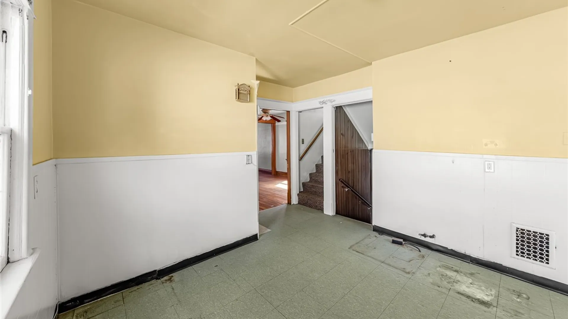 Property at 32 Schuele Avenue, Buffalo, NY 14215 16