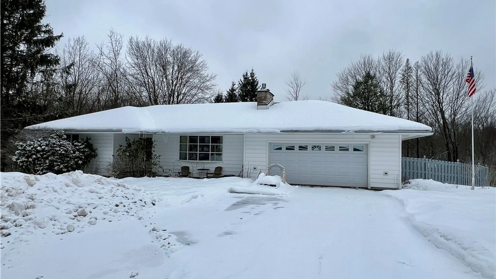 Property at 58 Ridgeway Sites Avenue, Minetto, NY 13126 2