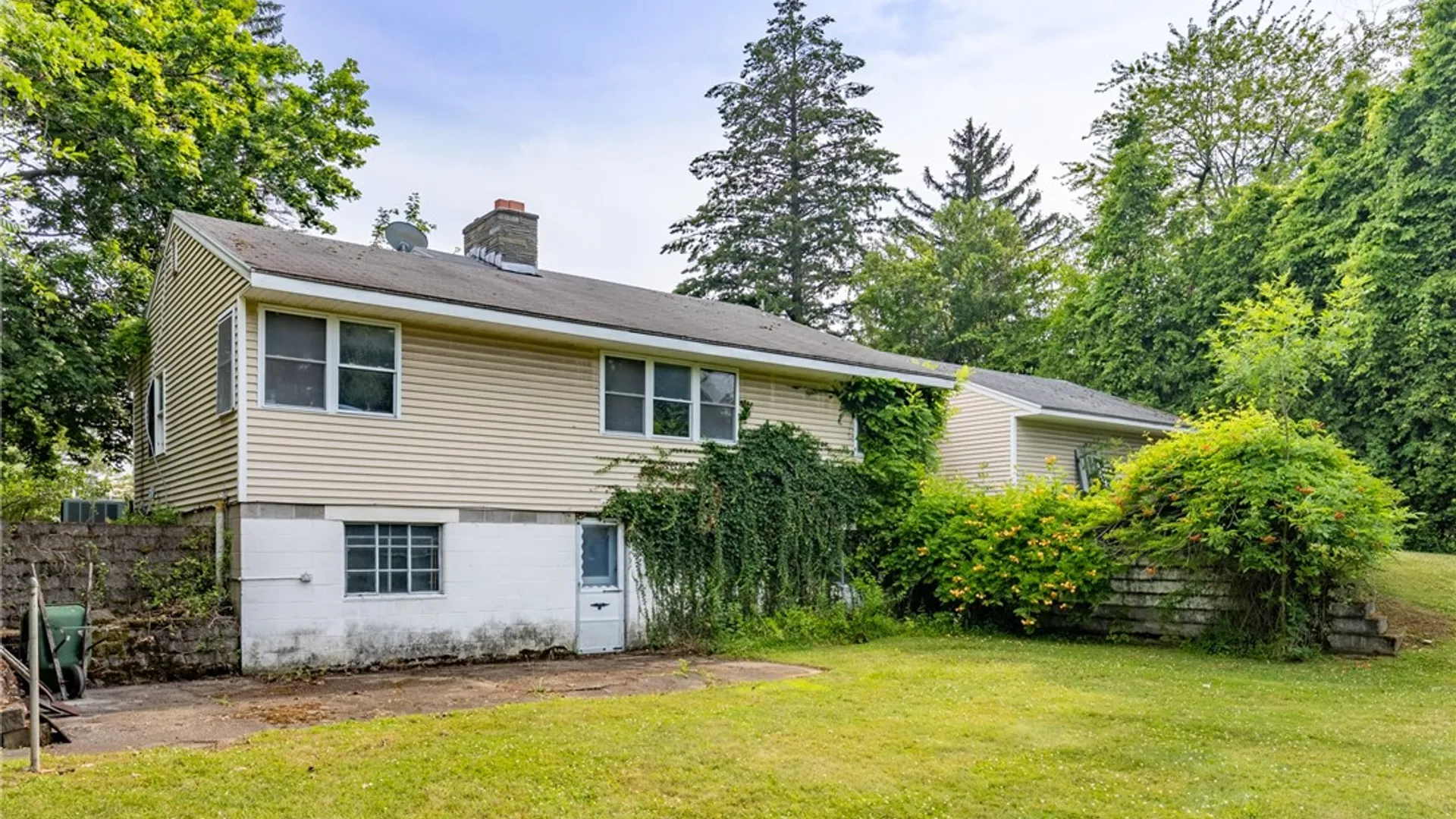 Property at 97 Seabury Boulevard, Penfield, NY 14580 32