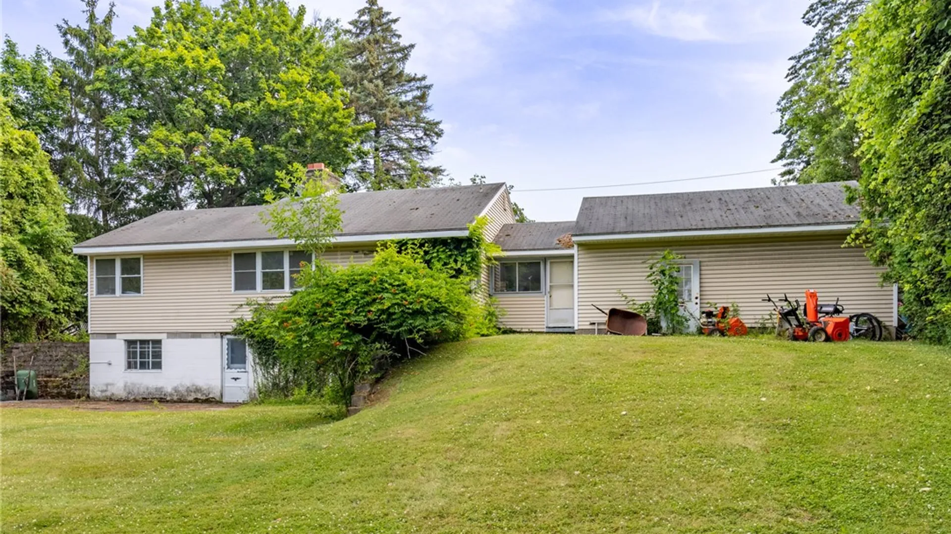 Property at 97 Seabury Boulevard, Penfield, NY 14580 34