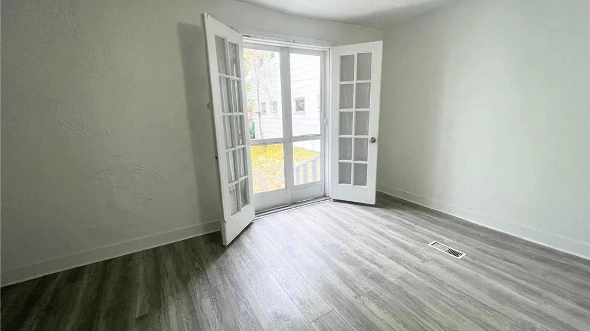 Property at 26 York Street, Buffalo, NY 14213 14