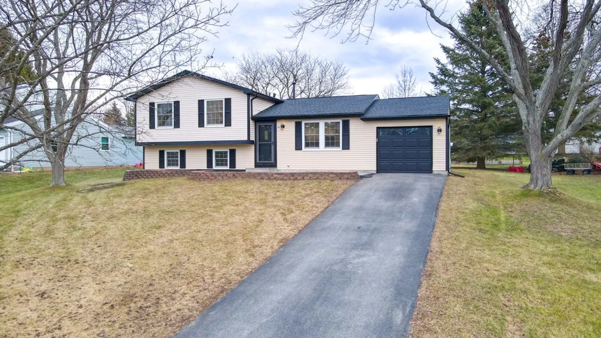 Property at 95 Wildherd Drive, Henrietta, NY 14467 4