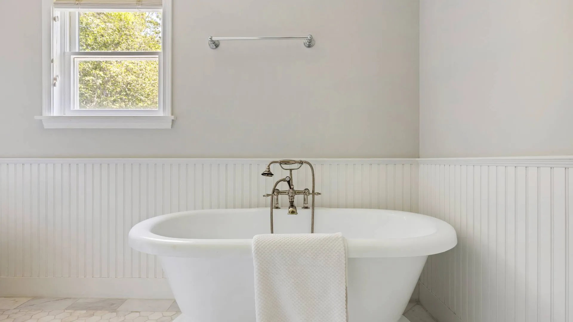 Property at 344 Accabonac Road, East Hampton, NY 11937 17
