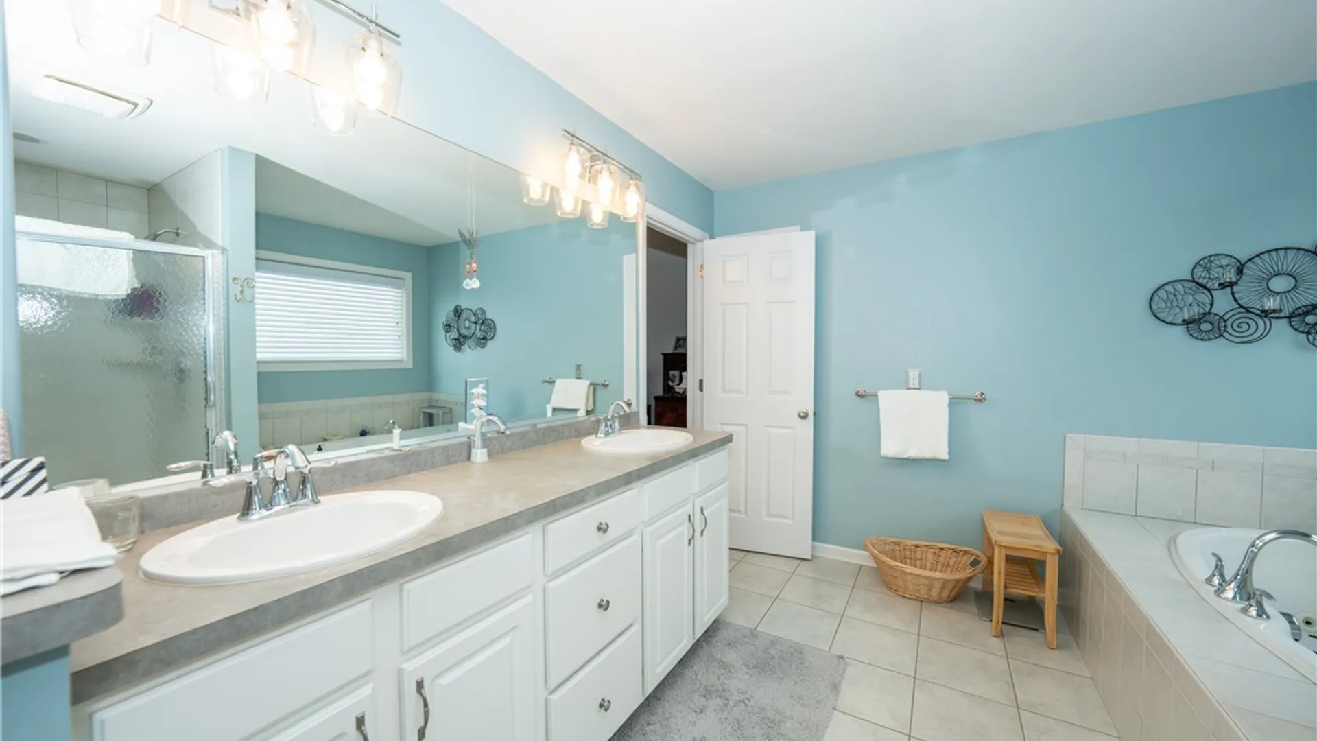 Property at 7165 Creekbend Drive, Pendleton, NY 14120 28