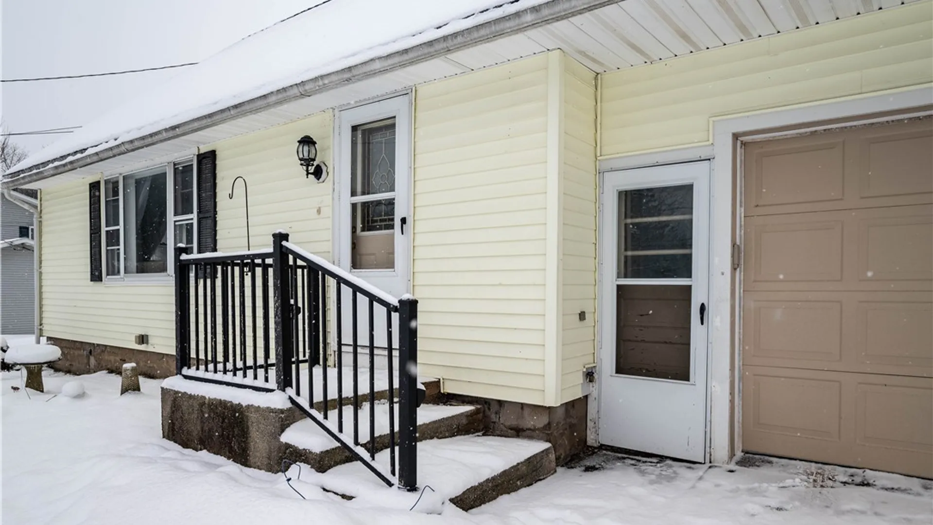 Property at 18 Gridley Place, Paris, NY 13456 3