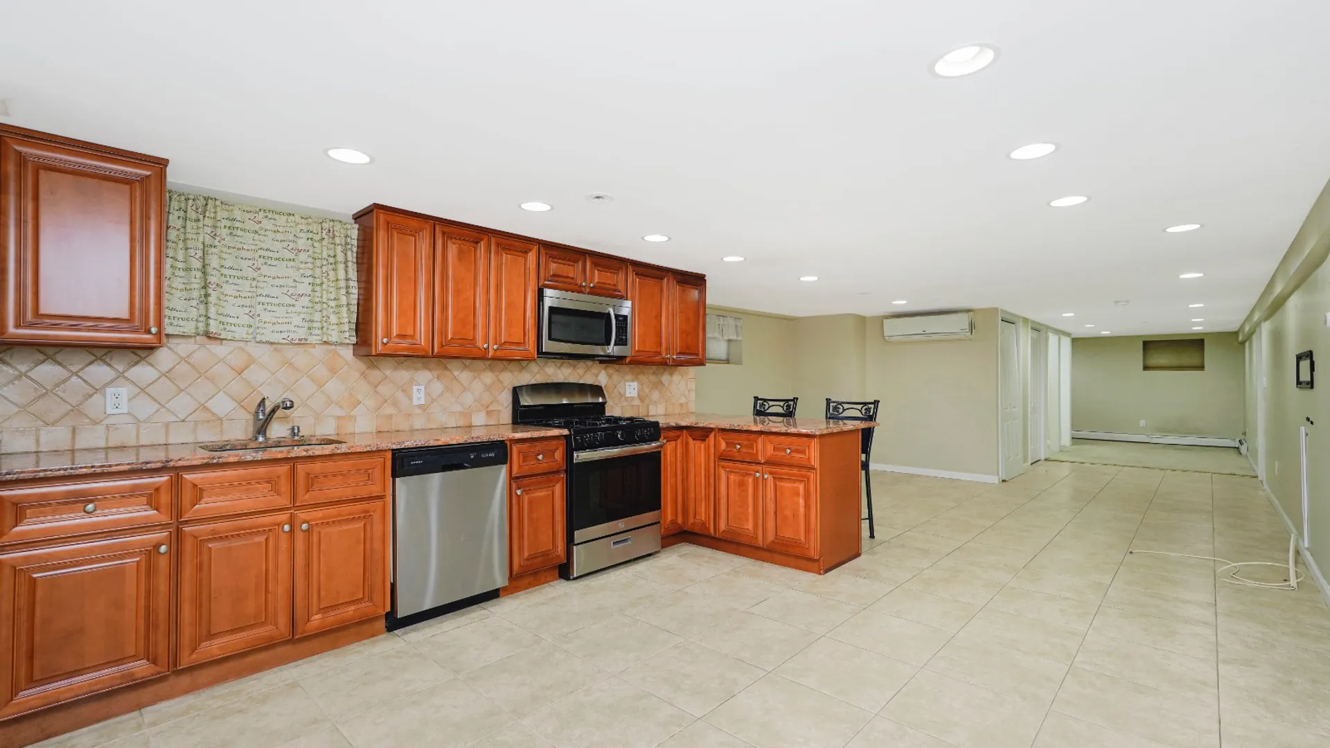 Property at 751 Jewett ave, staten island, NY 10314 5