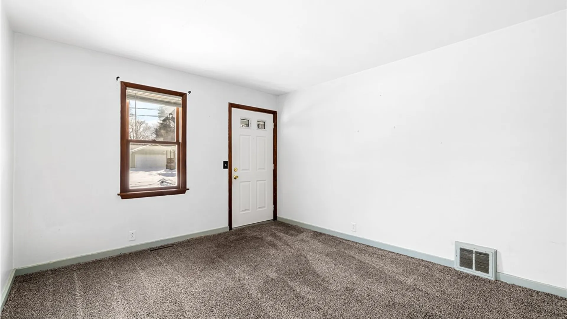 Property at 8 Pleasantview Place, Whitestown, NY 13492 4