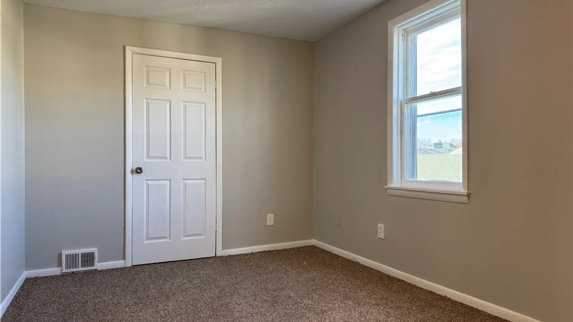 Property at 2494 Michigan Avenue, Niagara Falls, NY 14305 5