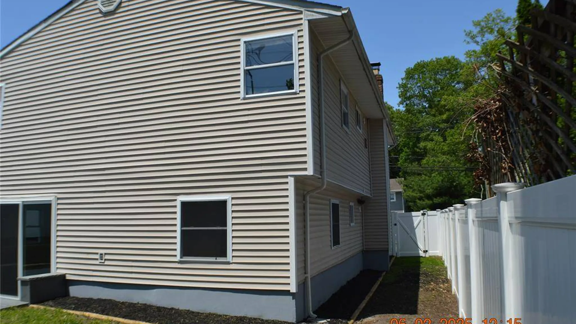 Property at 294 Fir Grove Rd, Ronkonkoma, NY 11779 3