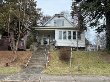 Property at 107 Oak Place, Syracuse, NY 13203