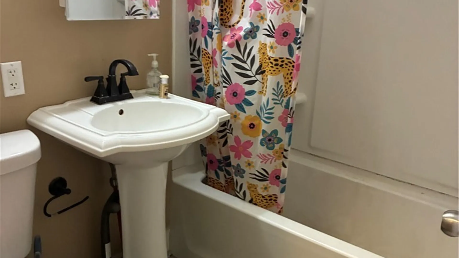 Property at 107 Oak Place, Syracuse, NY 13203 5