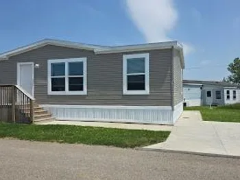 Property at 1422 Center Dr, Alden, NY 14004
