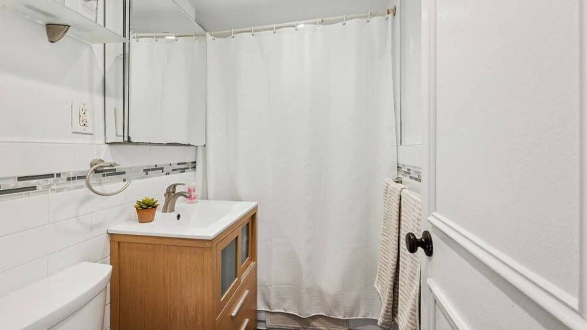 Property at 4525 Henry Hudson Parkway, Bronx, NY 10471 10