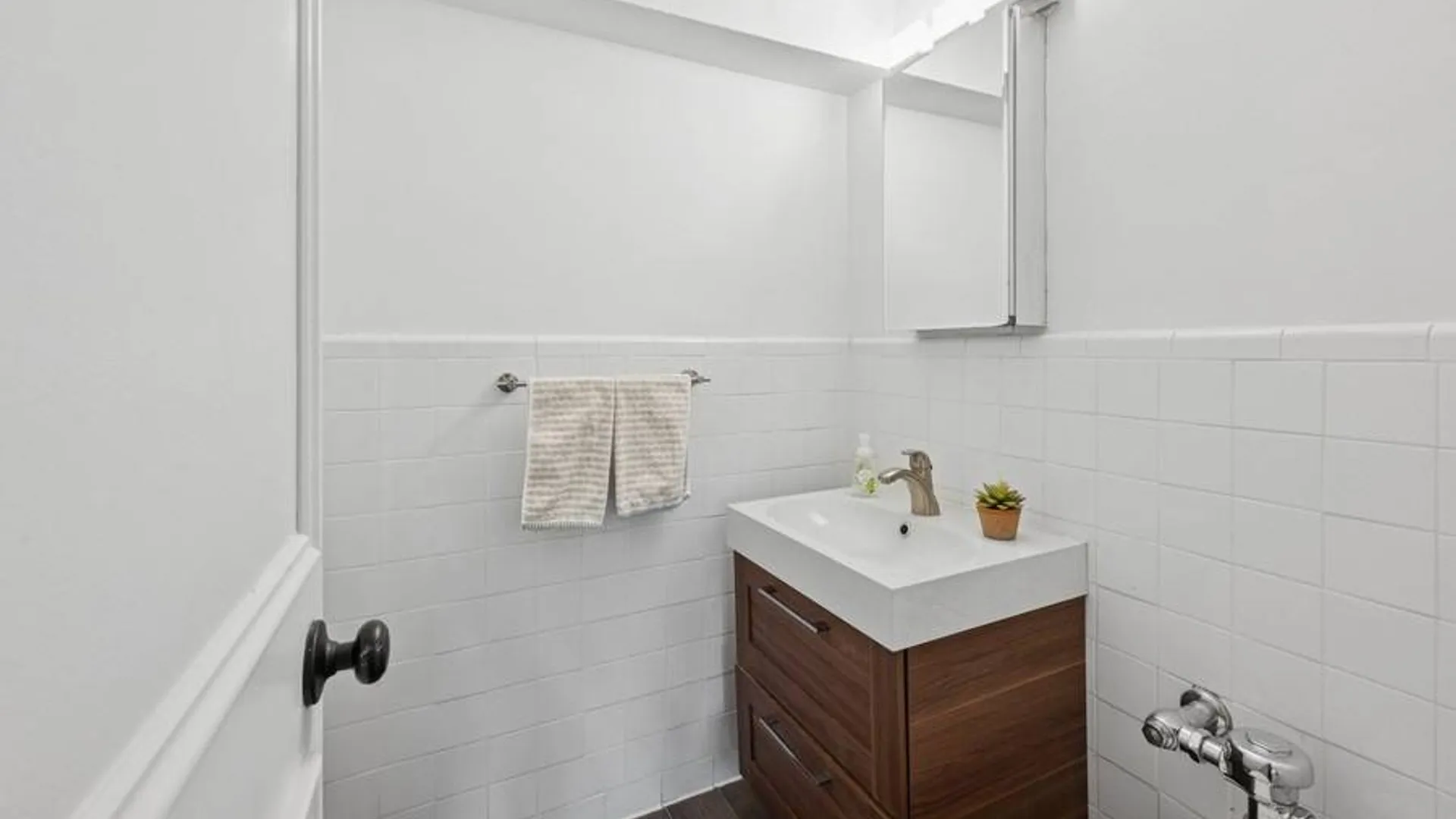 Property at 4525 Henry Hudson Parkway, Bronx, NY 10471 8