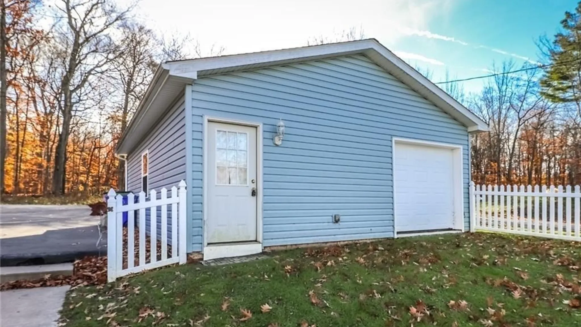 Property at 13305 Lakeview Drive, Carlton, NY 14571 4