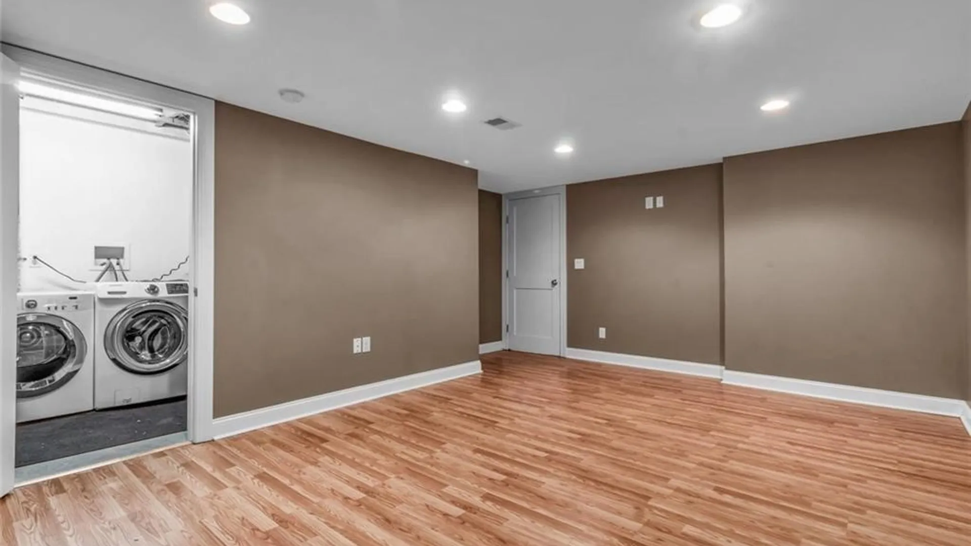 Property at 11 Ojibwa Circle, Buffalo, NY 14202 11