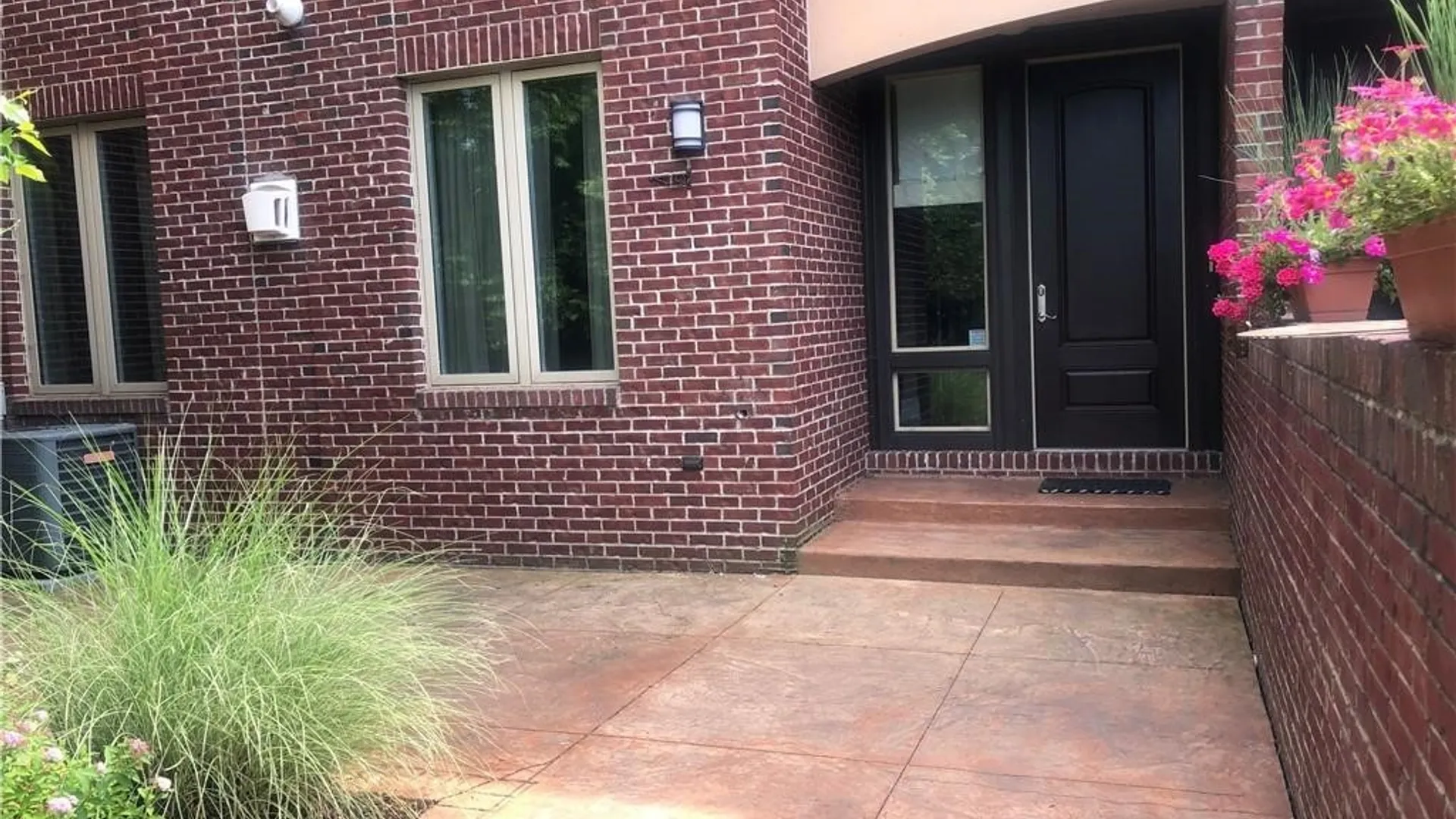 Property at 11 Ojibwa Circle, Buffalo, NY 14202 2
