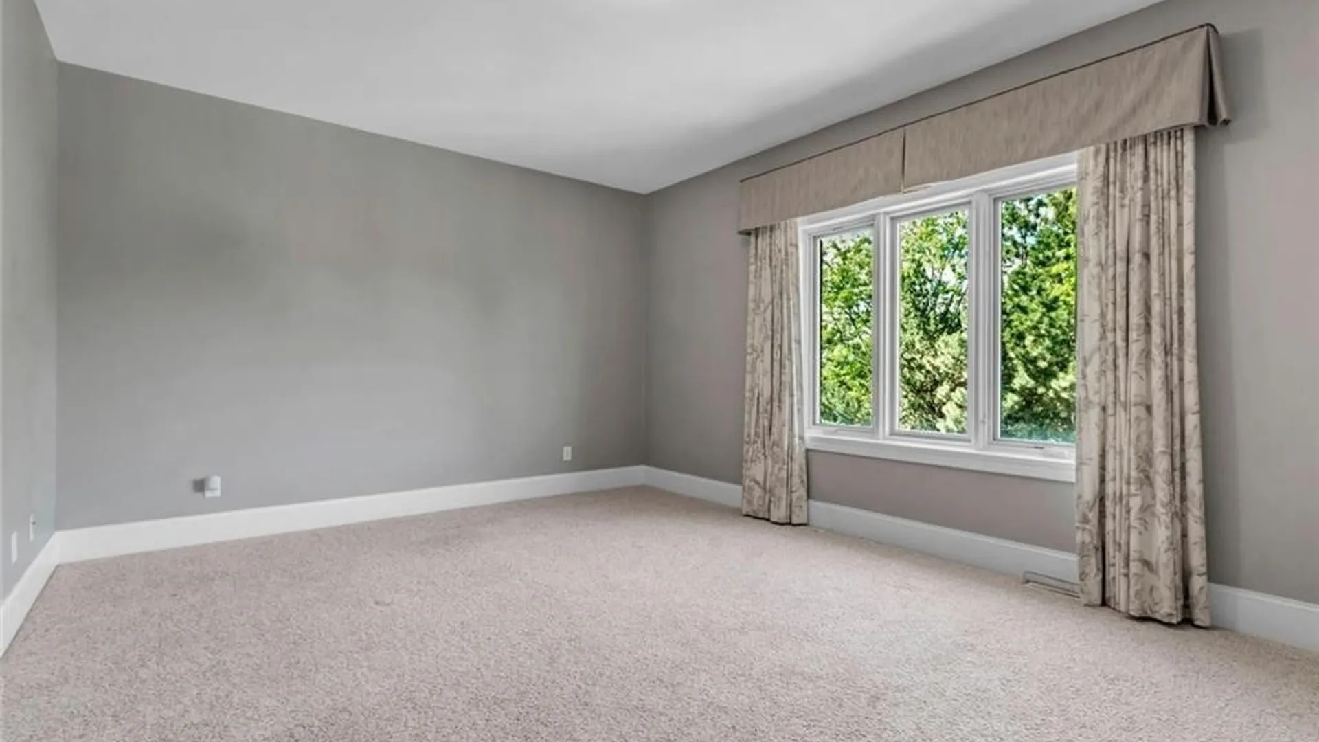 Property at 11 Ojibwa Circle, Buffalo, NY 14202 24