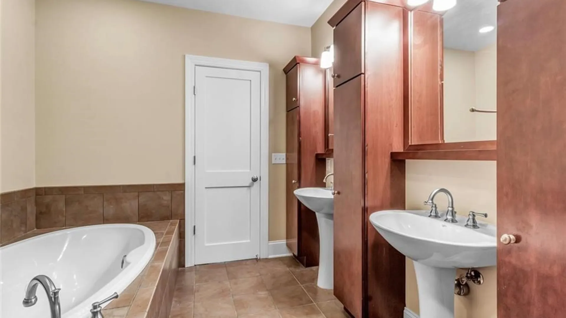 Property at 11 Ojibwa Circle, Buffalo, NY 14202 27