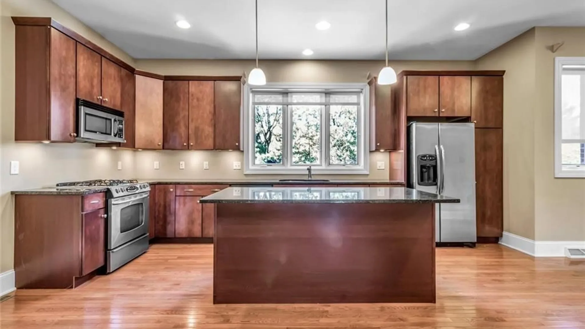 Property at 11 Ojibwa Circle, Buffalo, NY 14202 5