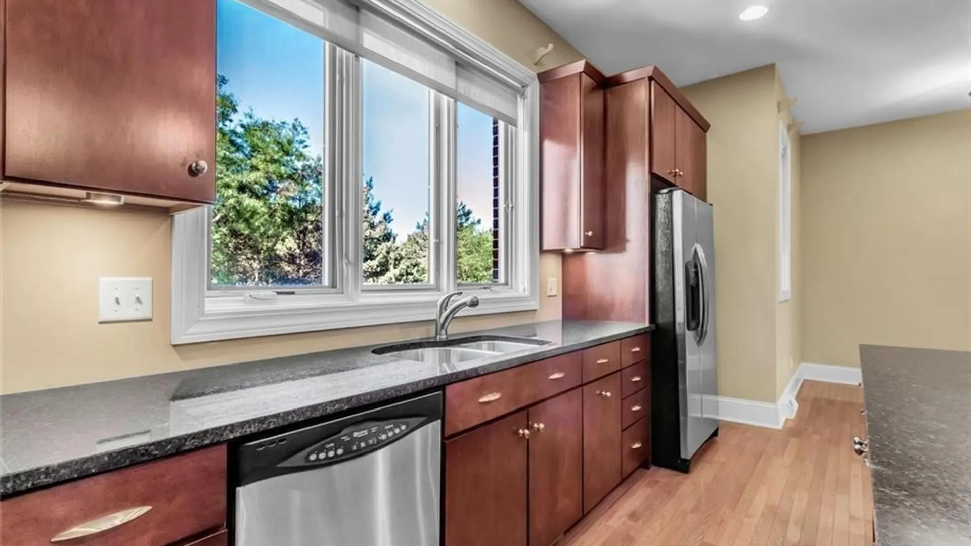 Property at 11 Ojibwa Circle, Buffalo, NY 14202 7