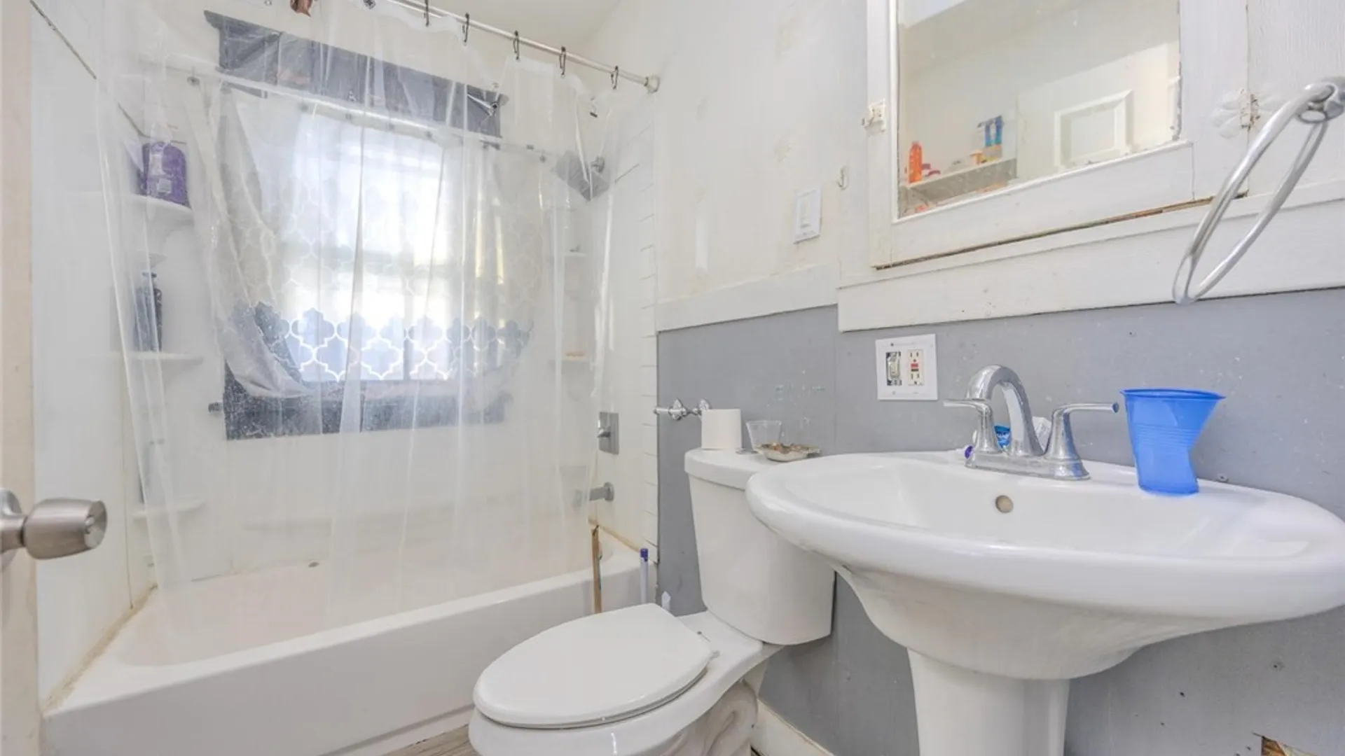 Property at 813 Abbott Road, Buffalo, NY 14220 11