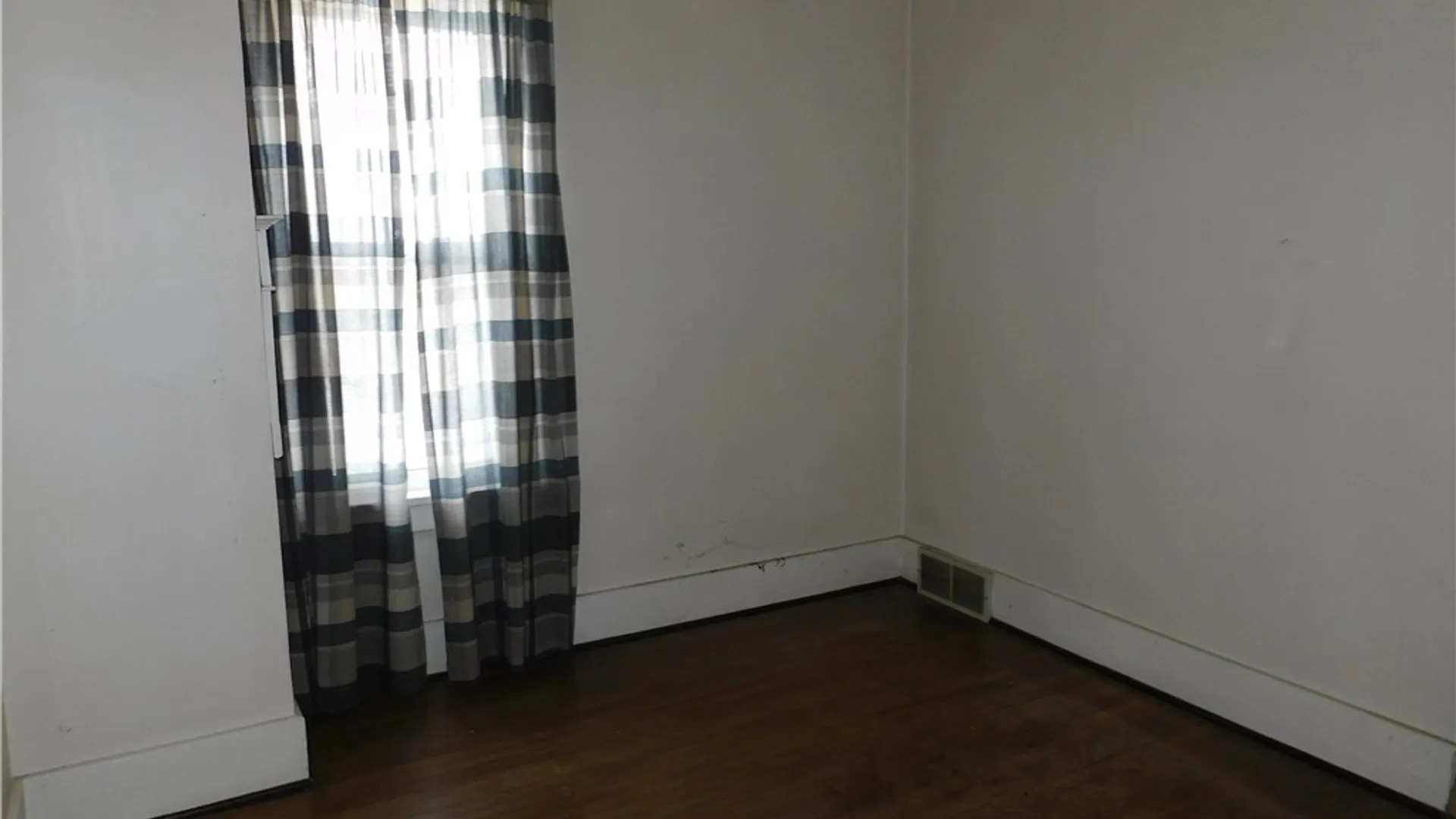 Property at 118 Remington Pl, Buffalo, NY 14210 12