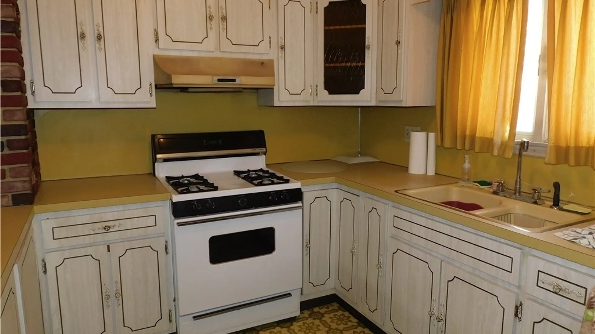Property at 118 Remington Pl, Buffalo, NY 14210 2