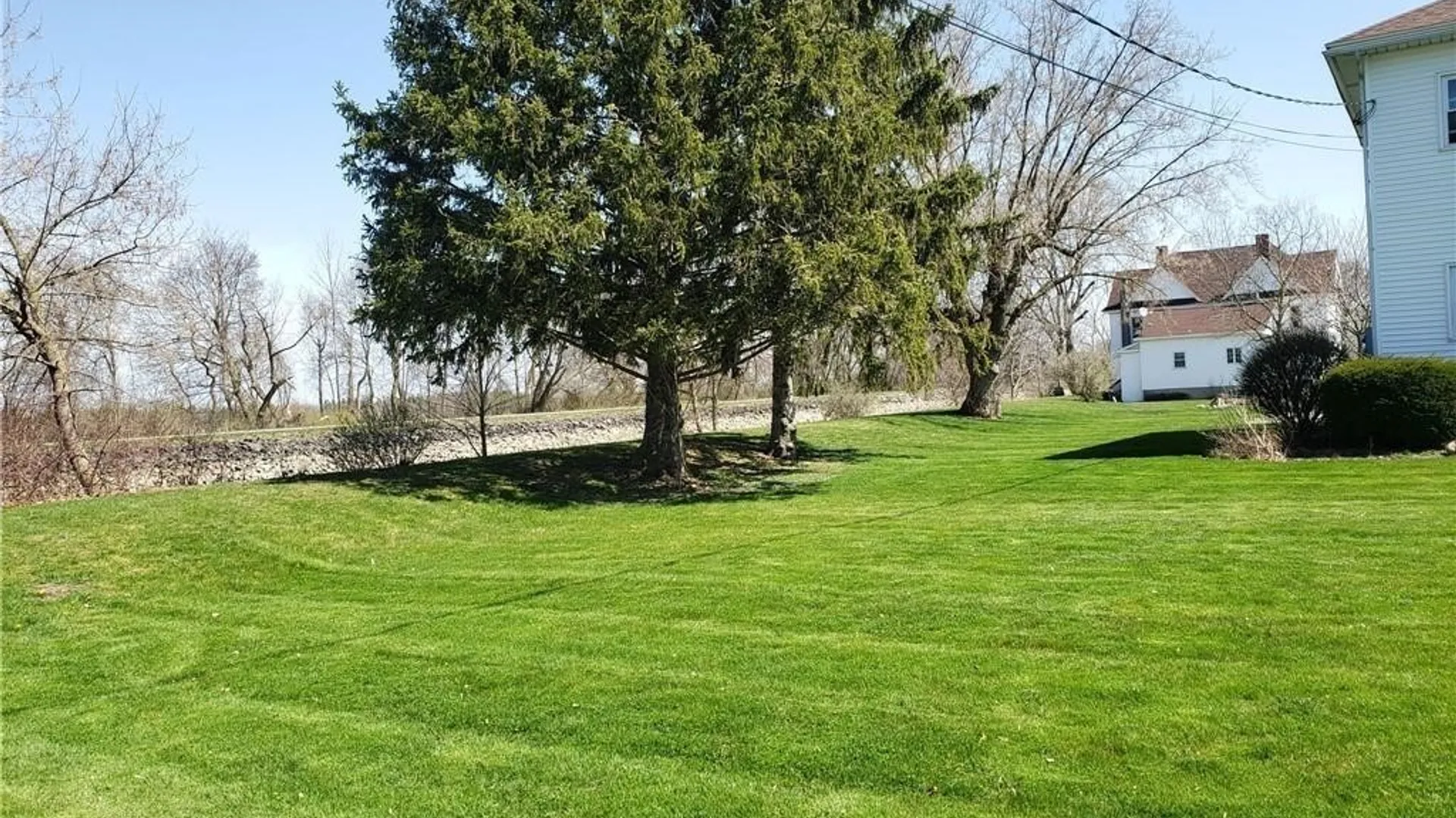 Property at 10 Washington Street, Royalton, NY 14105 10