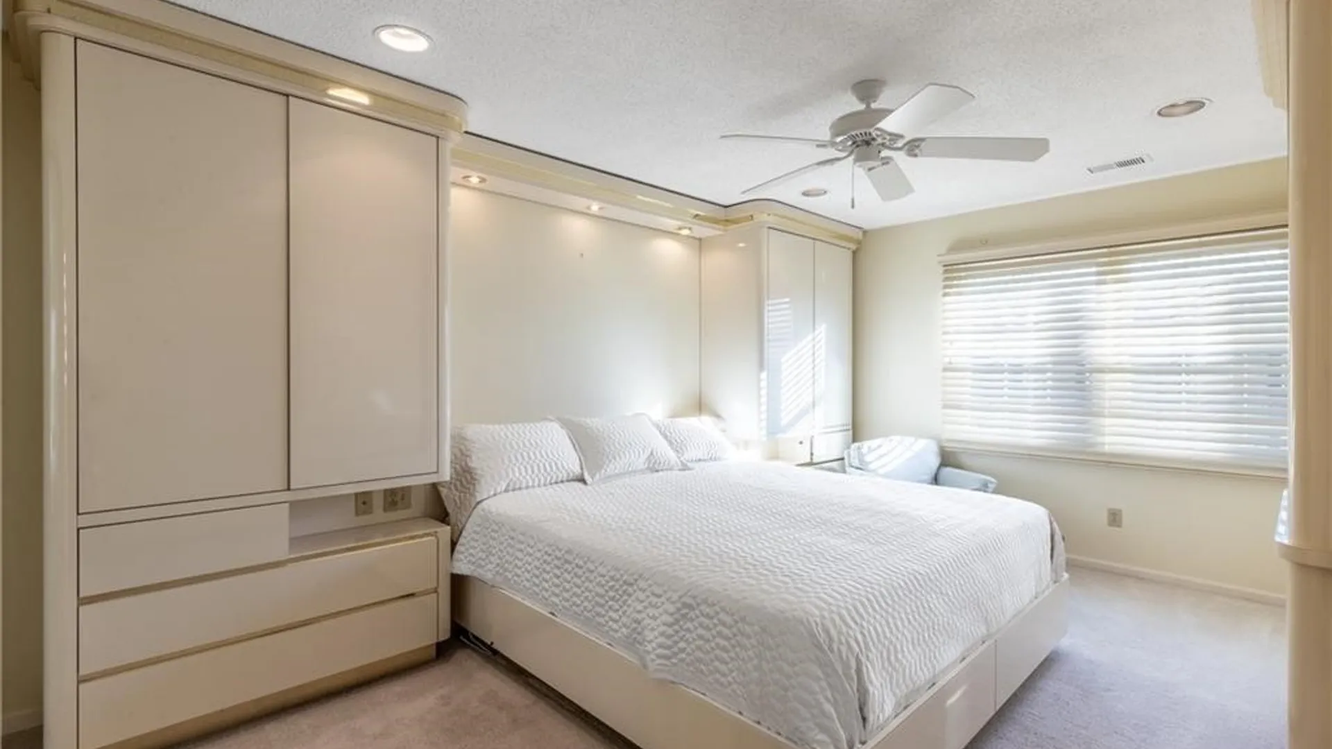 Property at 27 Hickory Hill Rd, Amherst, NY 14221 14