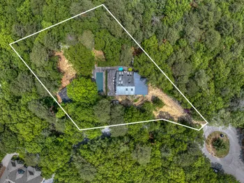 Property at 12 DEEP VIEW CT, East Hampton, NY 11937