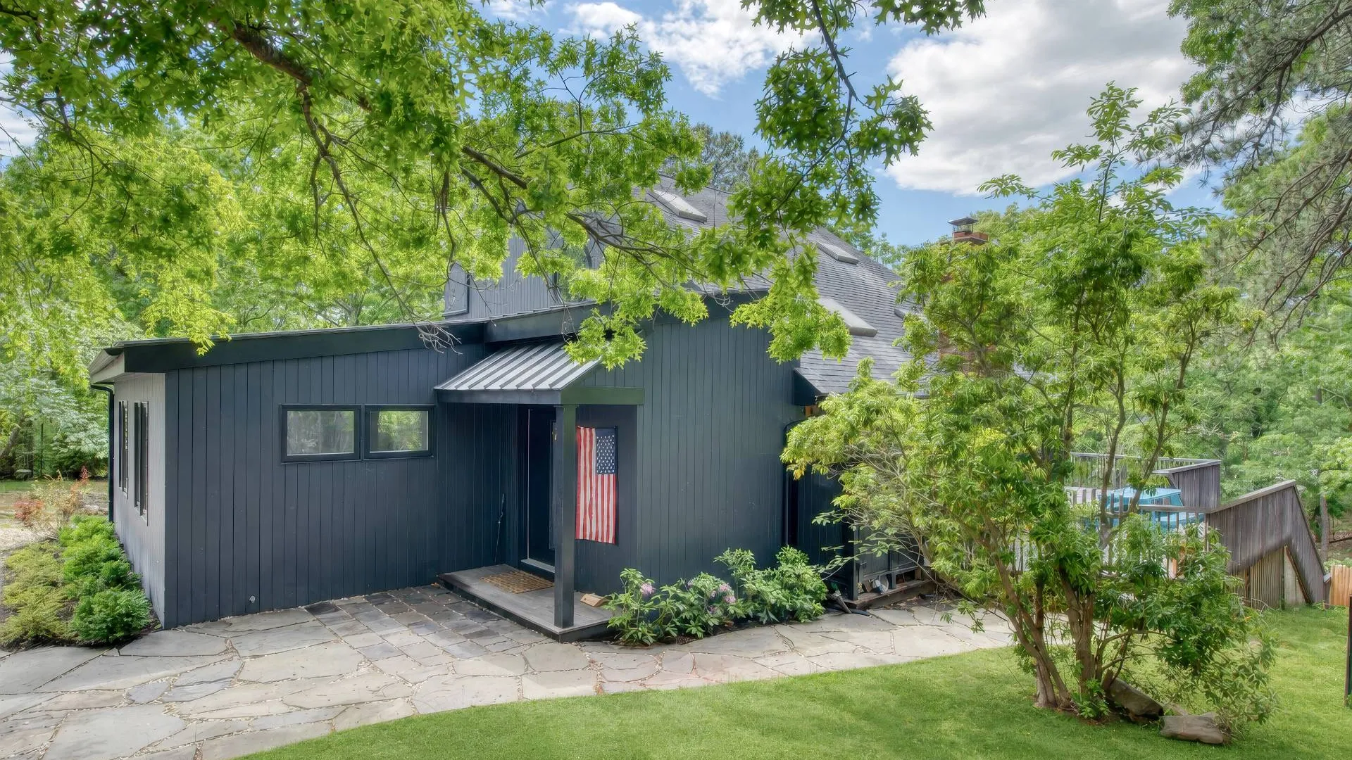 Property at 12 DEEP VIEW CT, East Hampton, NY 11937 21