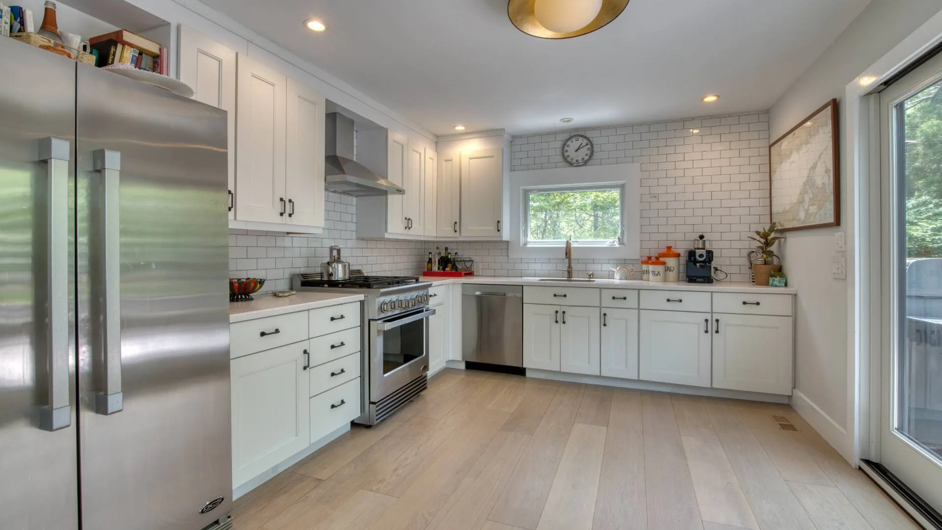 Property at 12 DEEP VIEW CT, East Hampton, NY 11937 6