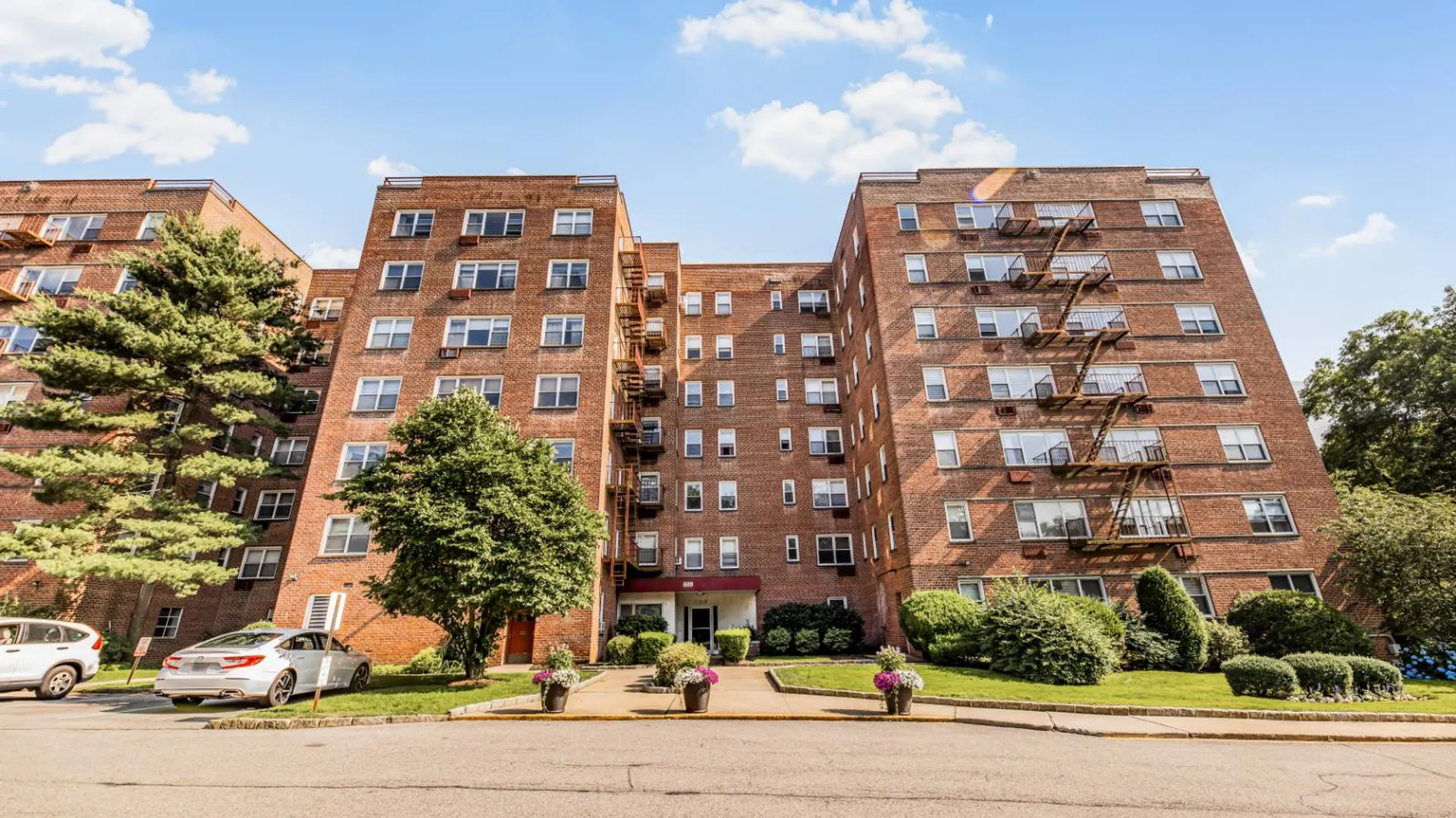 Property at 609 NE PALMER RD, Yonkers, NY 10701 3