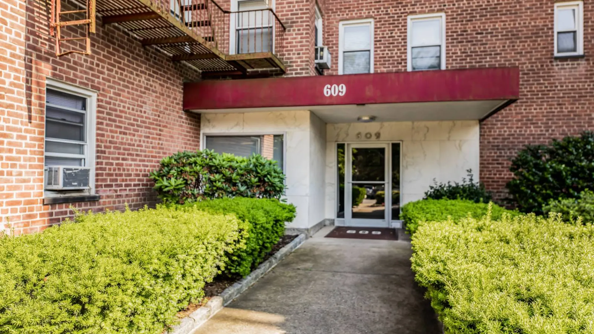 Property at 609 NE PALMER RD, Yonkers, NY 10701 4