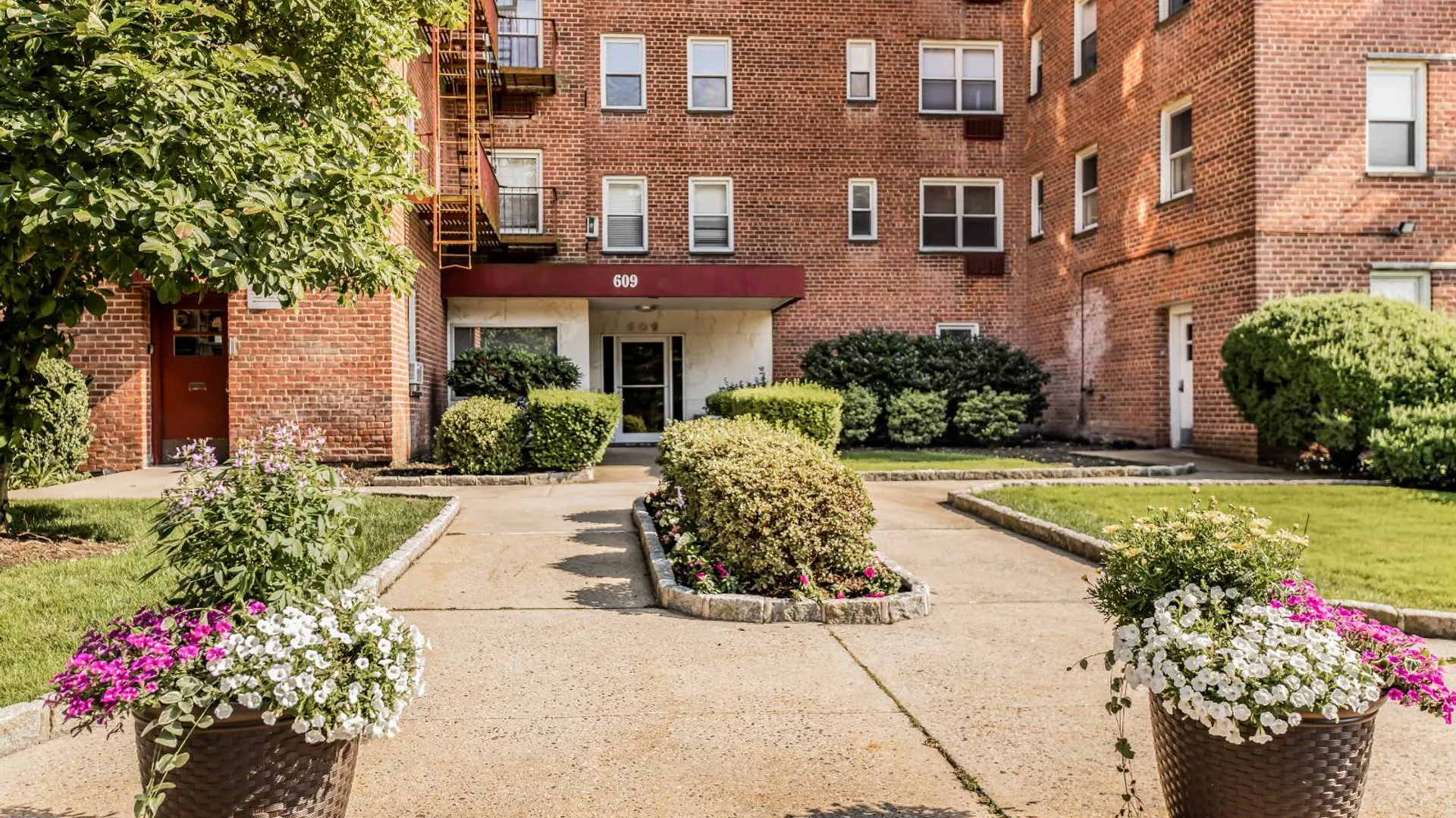 Property at 609 NE PALMER RD, Yonkers, NY 10701 5