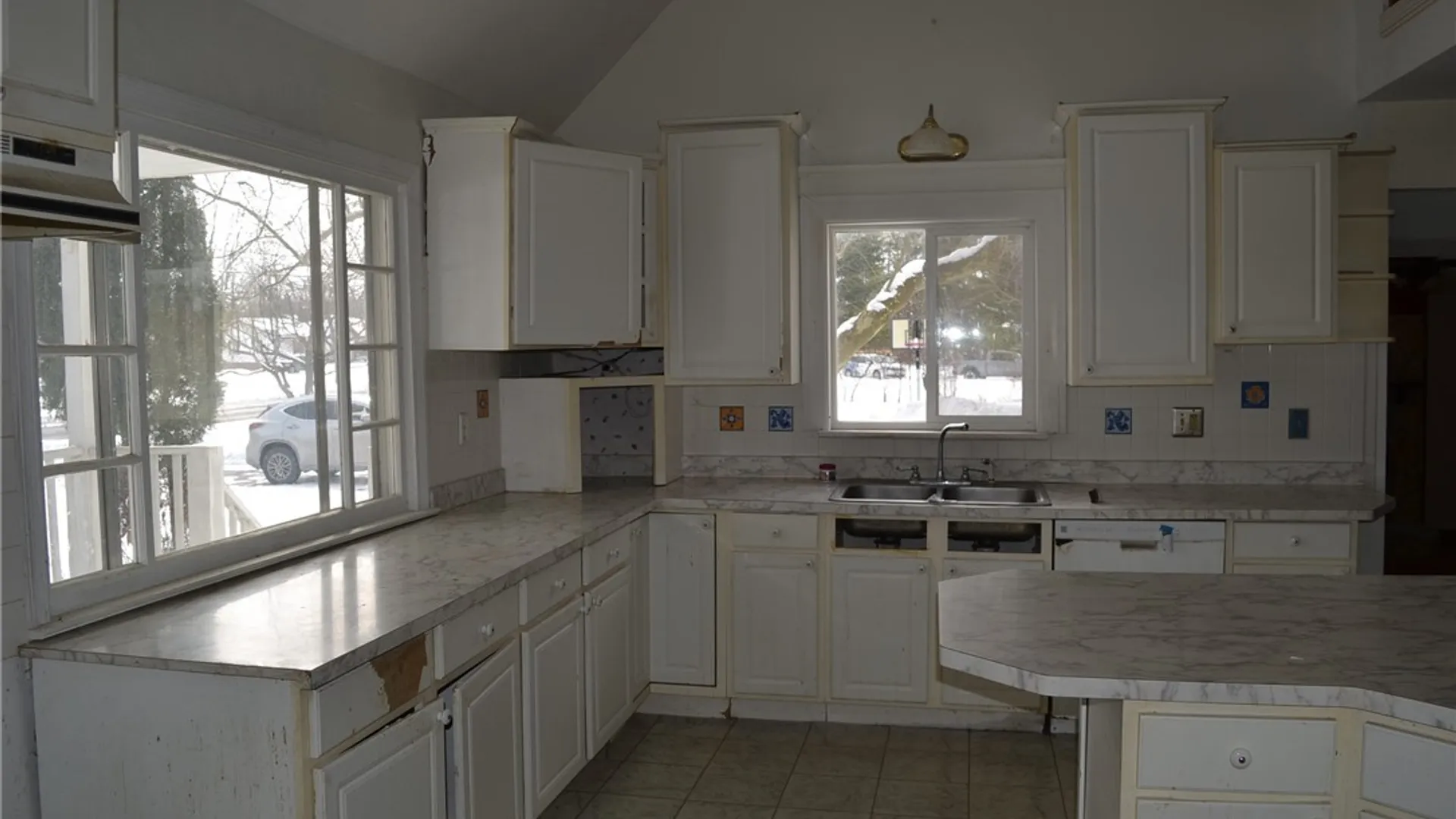 Property at 8610 Goodrich Road, Clarence, NY 14032 8