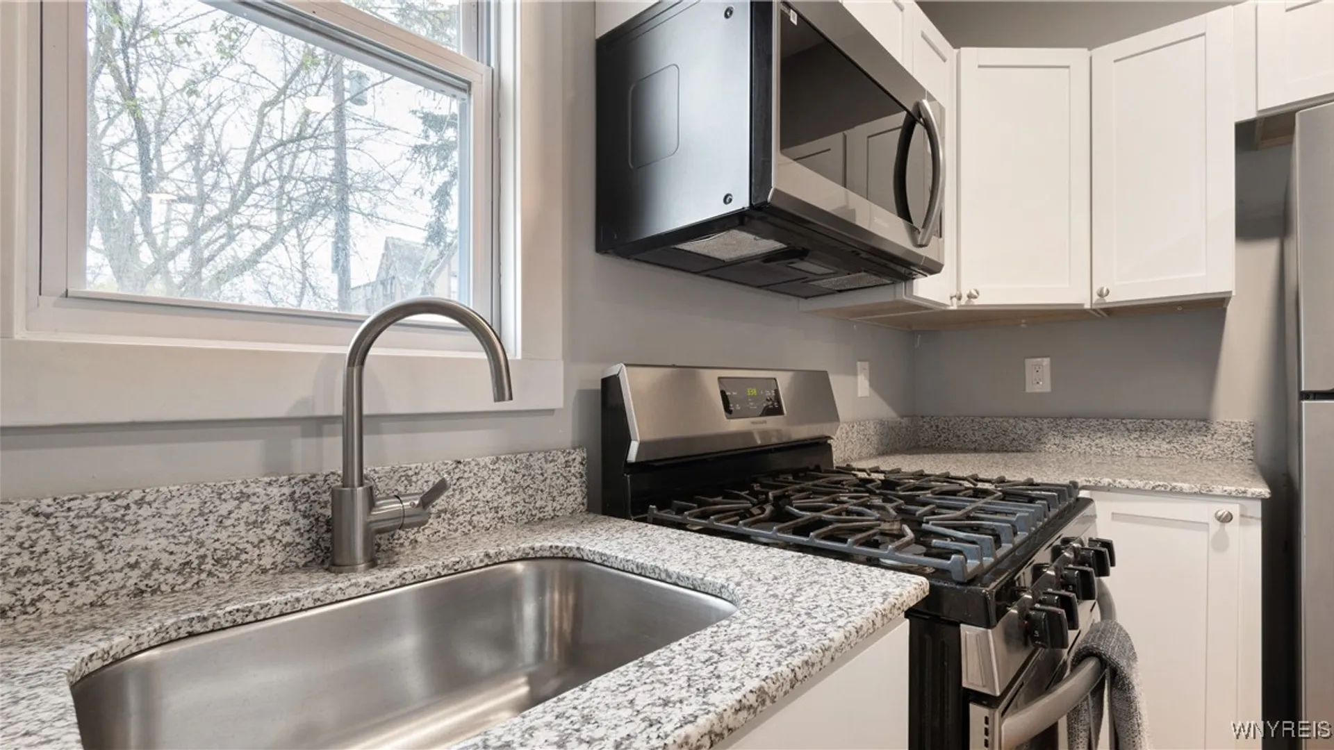 Property at 713 Townsend Place, Niagara Falls, NY 14301 4