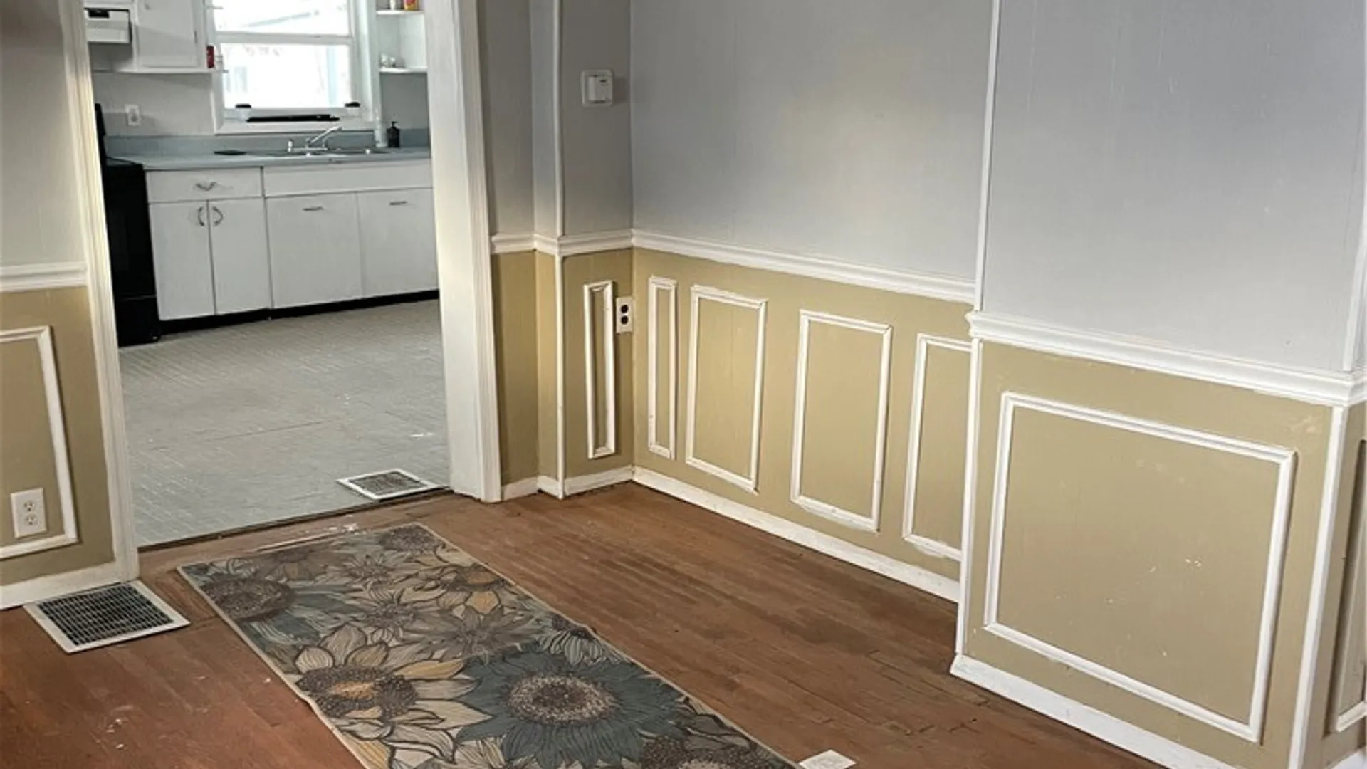 Property at 19 Grove Avenue, Auburn, NY 13021 14