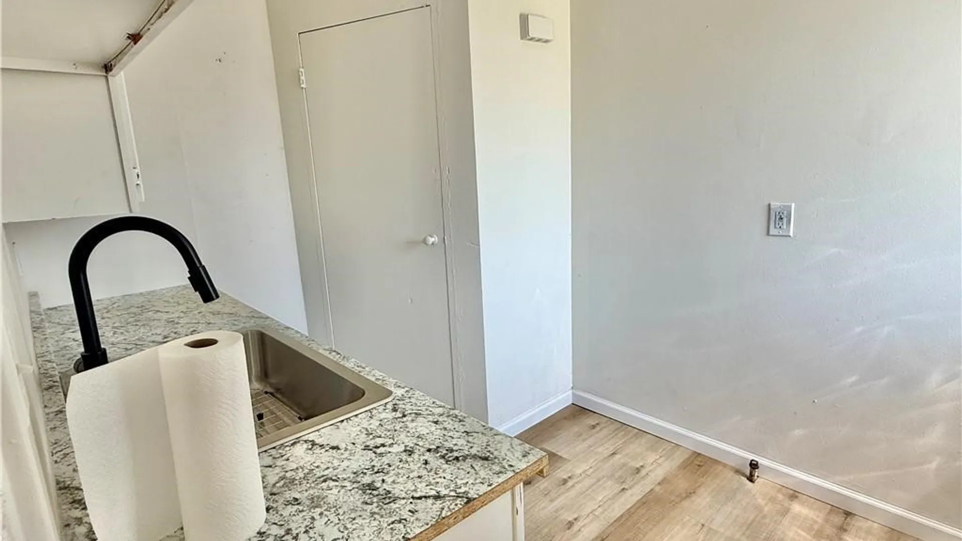 Property at 7 Bennett Village, Buffalo, NY 14214 10