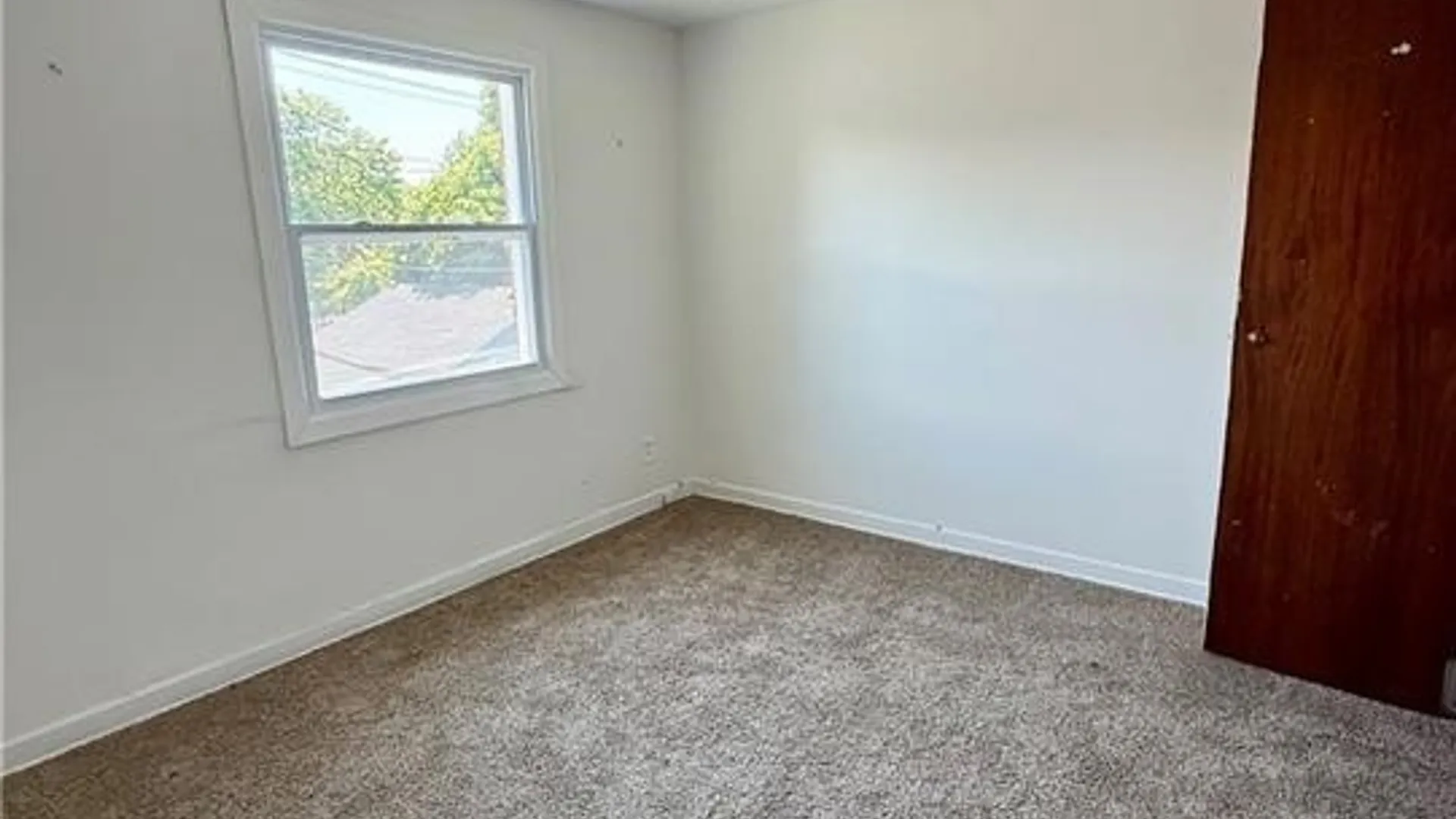 Property at 7 Bennett Village, Buffalo, NY 14214 11