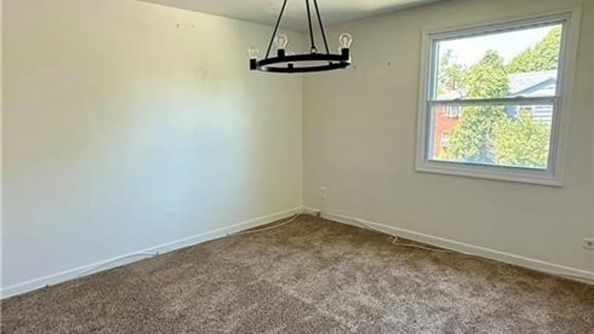 Property at 7 Bennett Village, Buffalo, NY 14214 12