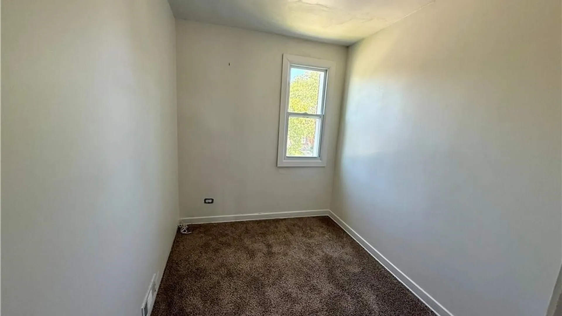 Property at 7 Bennett Village, Buffalo, NY 14214 14