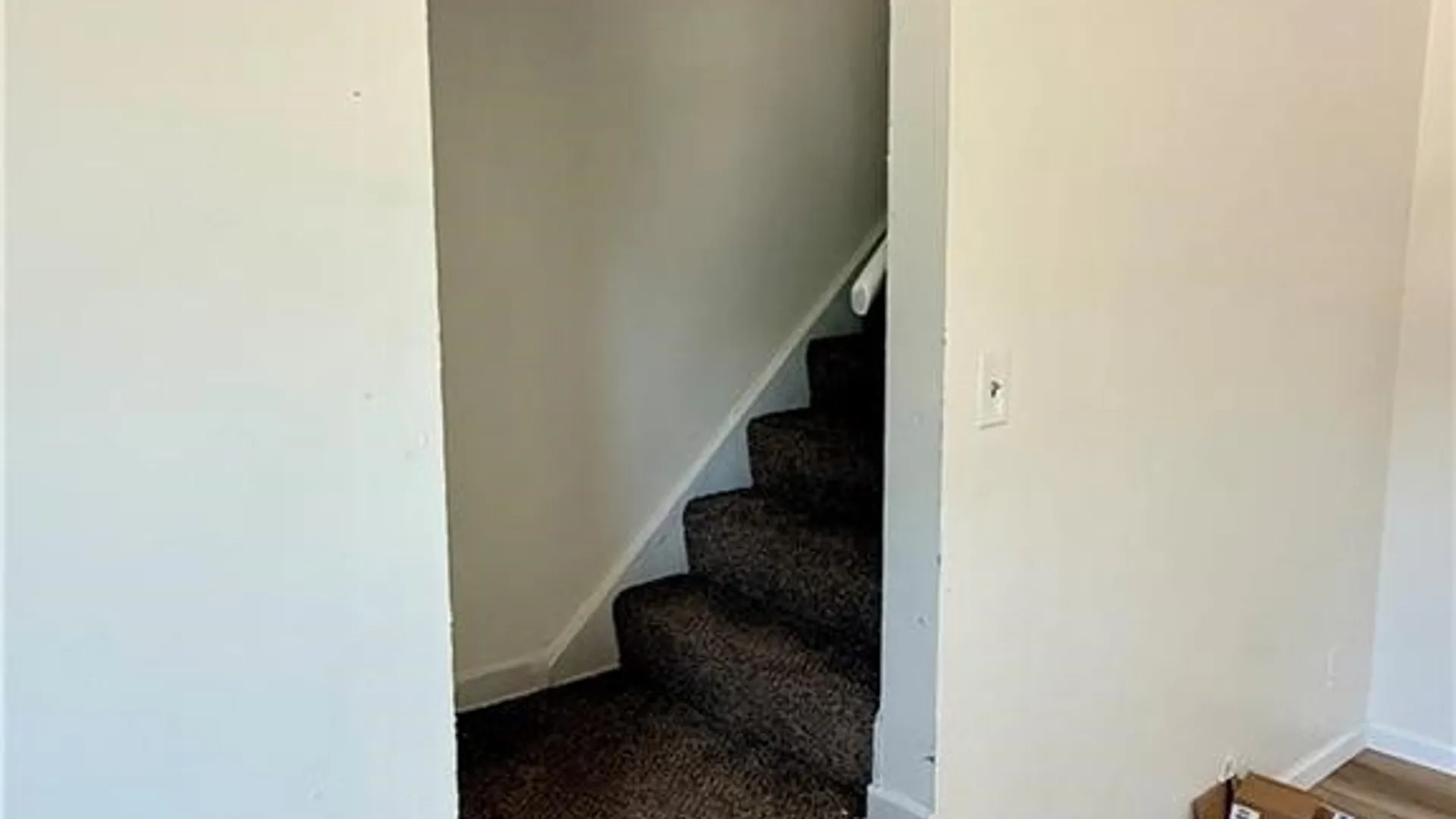 Property at 7 Bennett Village, Buffalo, NY 14214 4