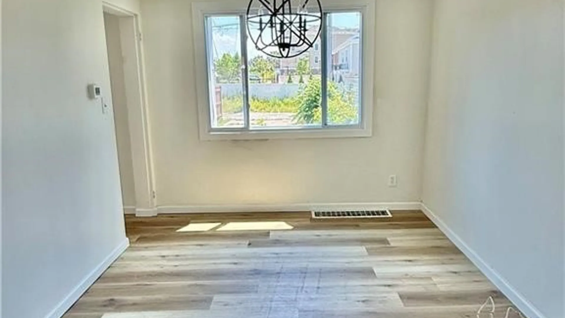 Property at 7 Bennett Village, Buffalo, NY 14214 5