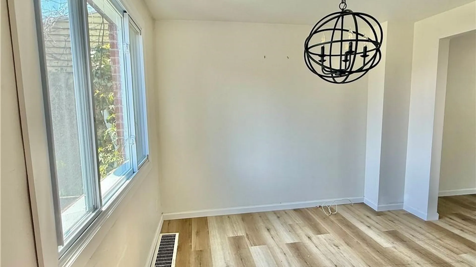 Property at 7 Bennett Village, Buffalo, NY 14214 6